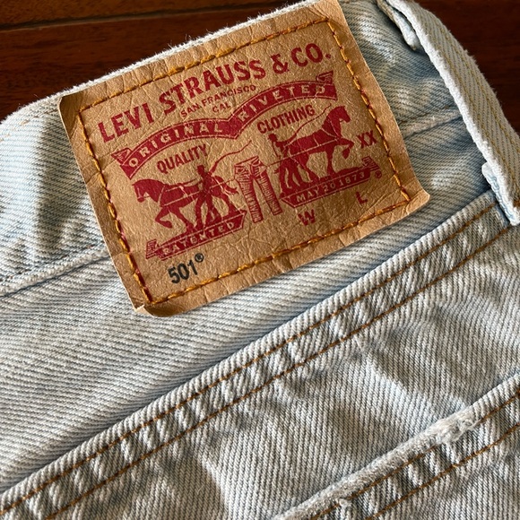 Levi’s 501 Buttonfly Cutoff Denim Jean Shorts - Picture 2 of 8